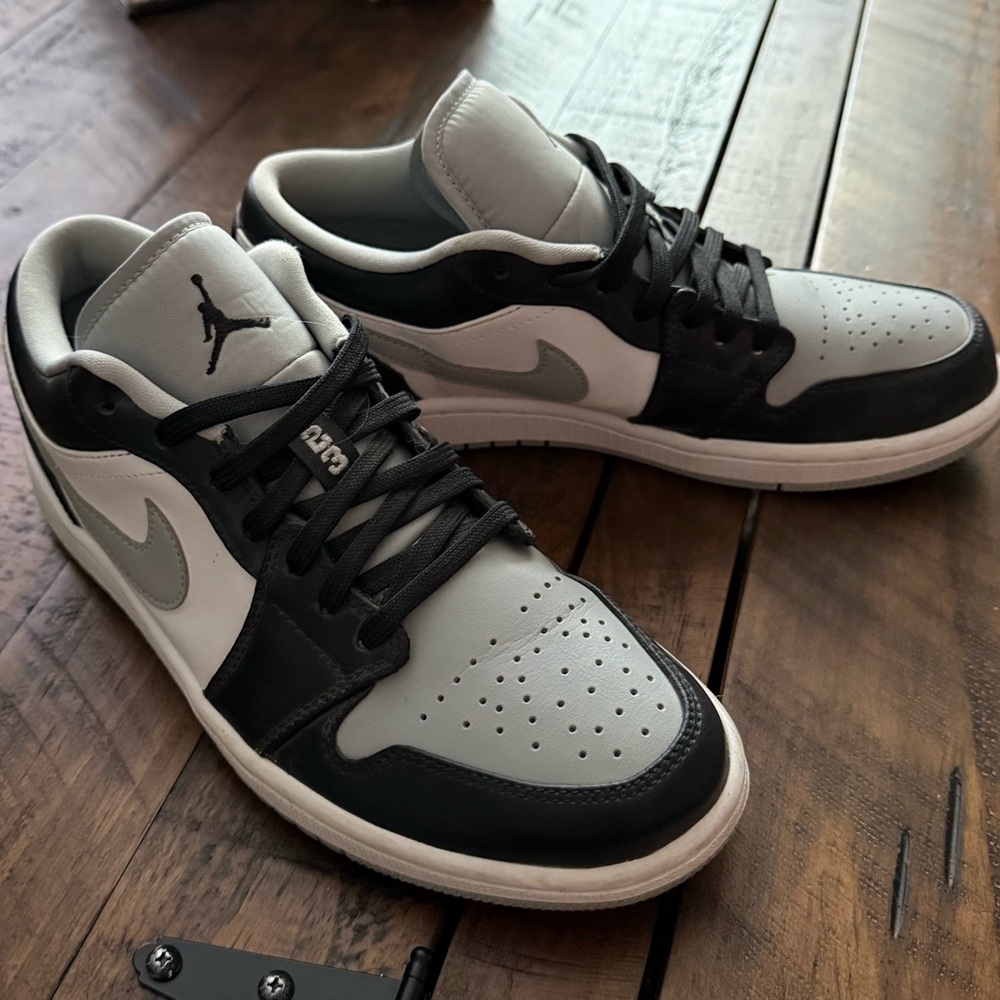 Men’s Sz 8 Air Jordan 1 Low Sneakers - Black Gray White